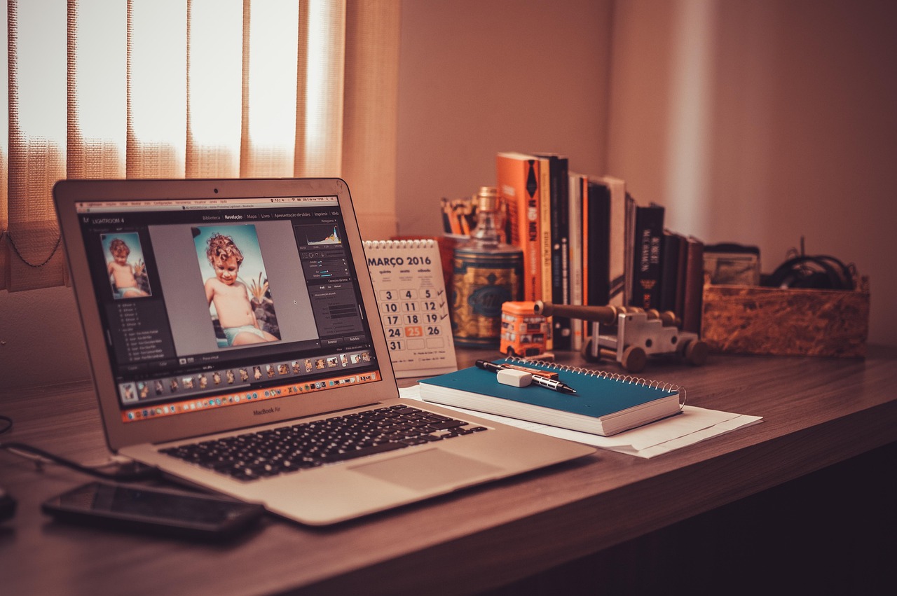 découvrez nos conseils et astuces pour aménager un home office confortable et productif. optimisez votre espace de travail à la maison grâce à des idées pratiques, du mobilier adapté et des solutions de rangement efficaces.
