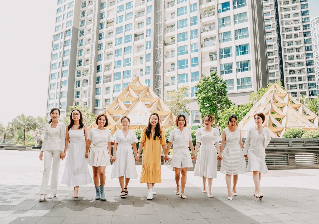 découvrez les clés du leadership efficace : développez vos compétences, inspirez votre équipe et atteignez vos objectifs grâce à des conseils pratiques et des exemples concrets de leaders à succès.